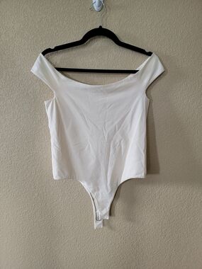 KHAITE Off-the-Shoulder Stretch Bodysuit In Cream, Size XL